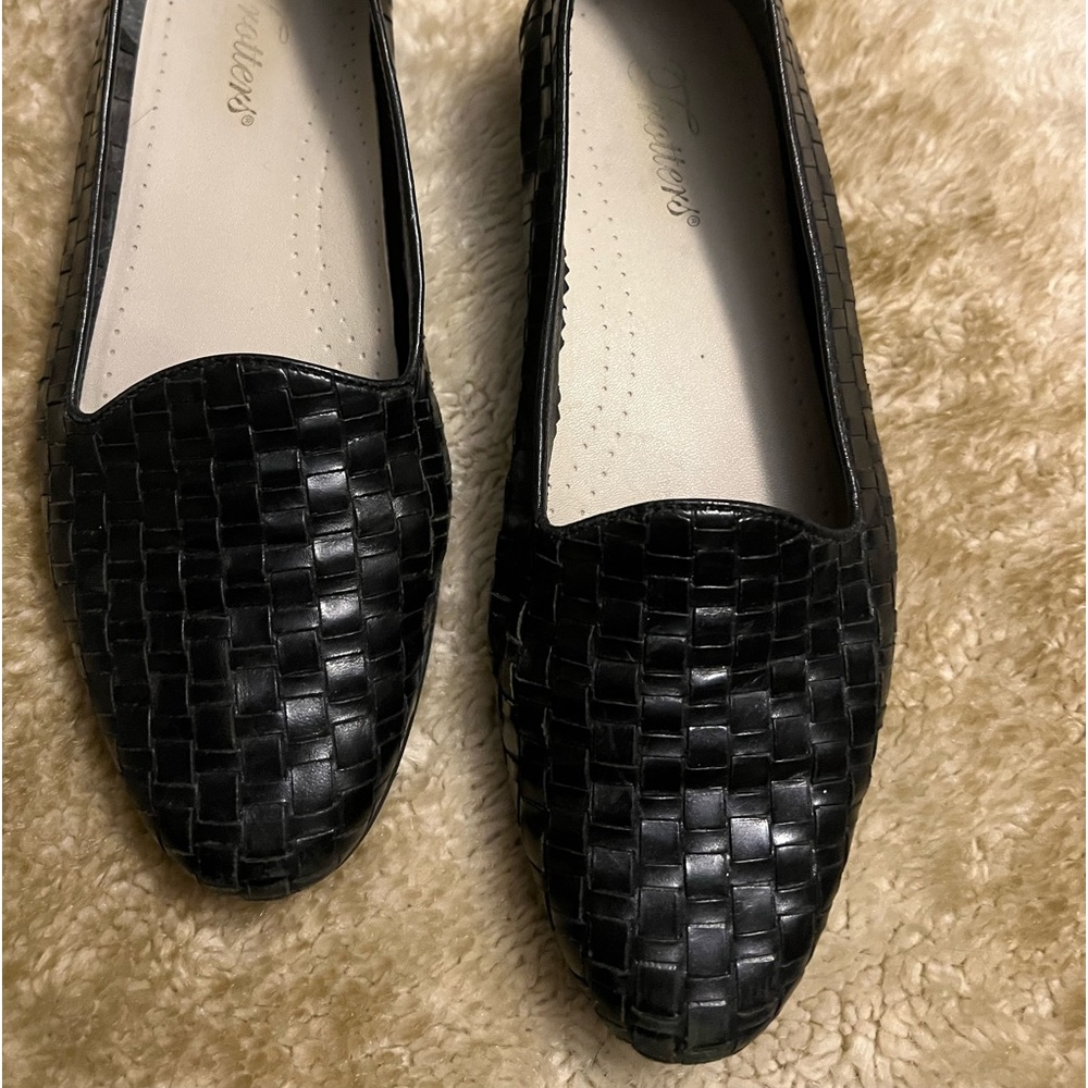 Trotters Black Loafers 7.5